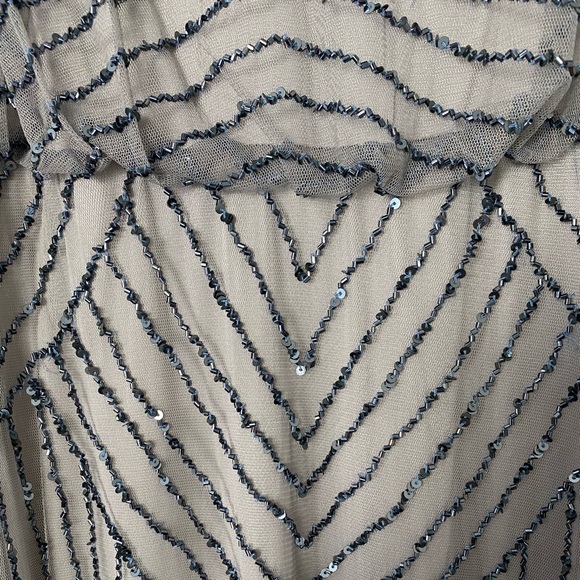 Adrianna Papell style Women’s beaded gown - Picture 4 of 6